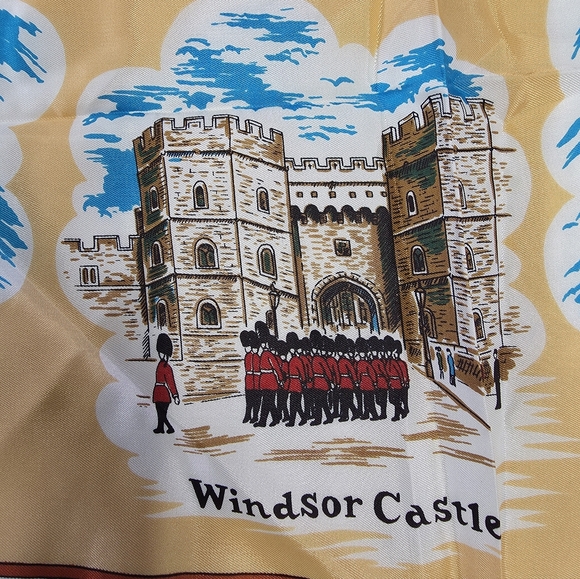 London Landmarks Souvenir Scarf - Made in Japan - Picture 5 of 8
